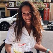 Graduada en bellas artes con conocimientos de B2 de inglés, historia del arte, literatura, dibujo o filosofía